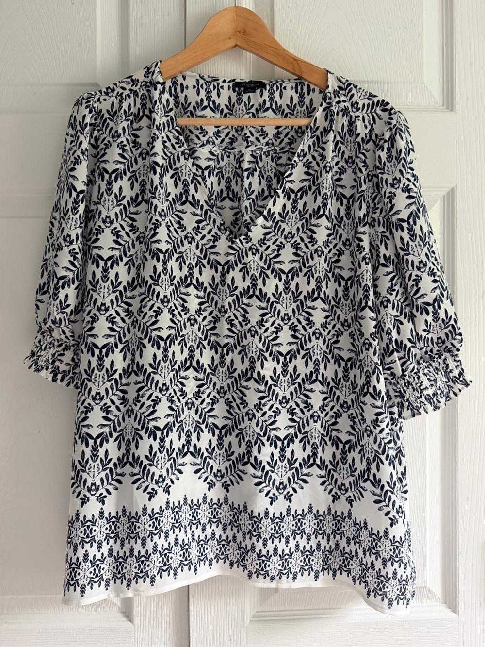 Ann Taylor Factory Blouse Women’s Large Floral V Neck Smocked Puff Sleeve
